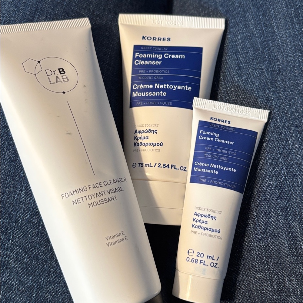 Foaming Face Cleanser - White